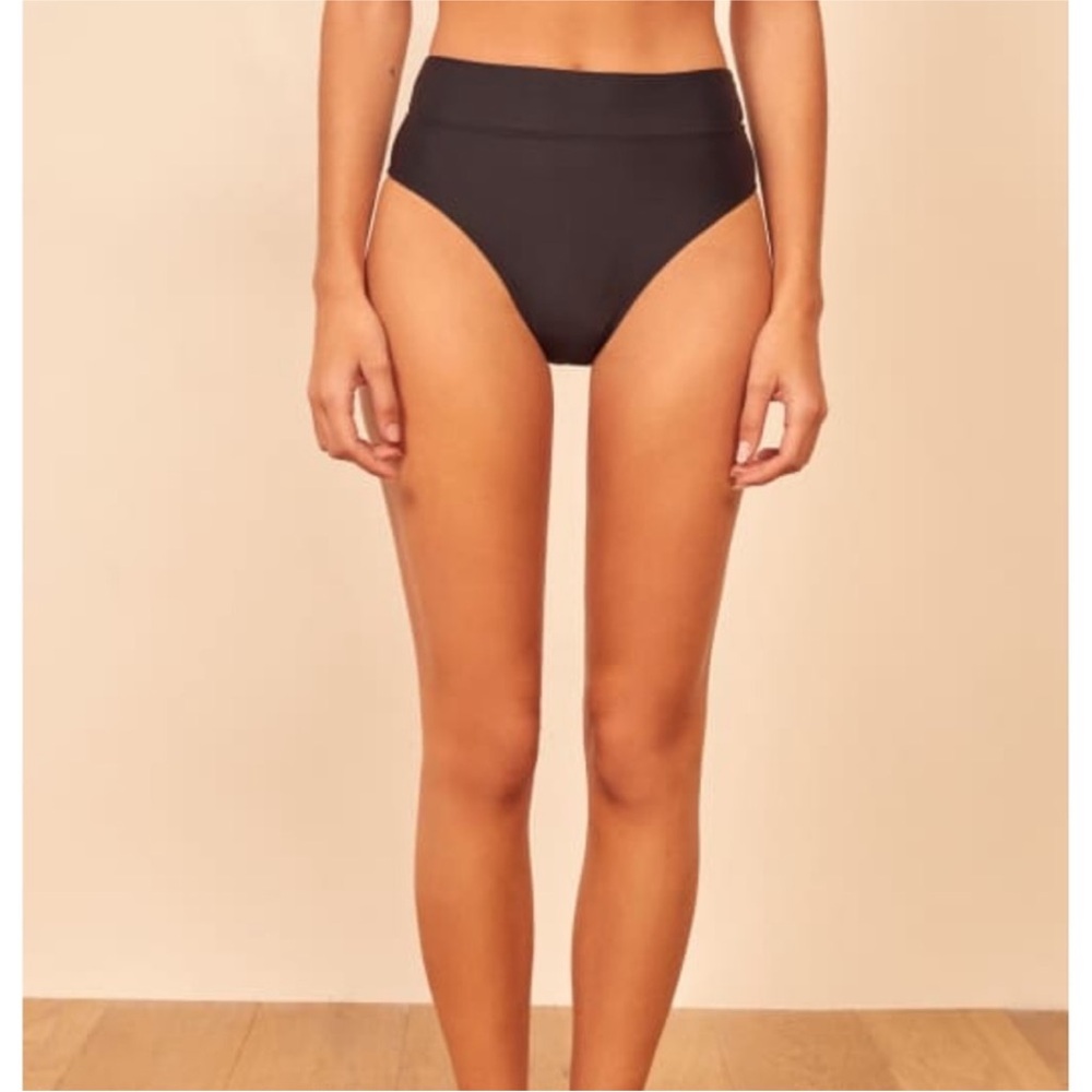 Reformation - Kona Bikini
Bottoms Black